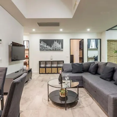Comfortable 3 Bedrooms Apartment Few Steps From Duomo Milan Exterior photo