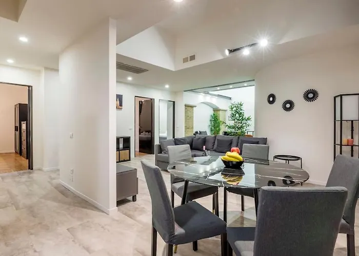 Comfortable 3 Bedrooms Apartment Few Steps From Duomo