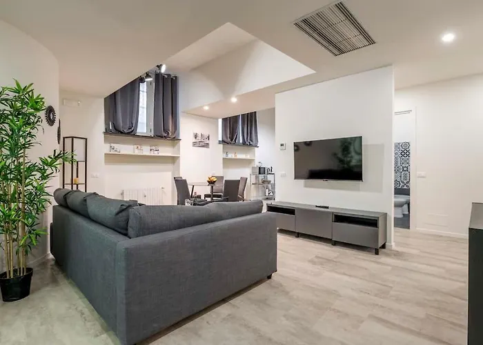 Comfortable 3 Bedrooms Apartment Few Steps From Duomo